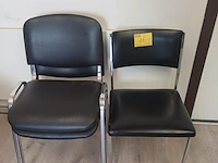 Lot 28 - stoelen. 3 stuks - afbeelding 1 van  3