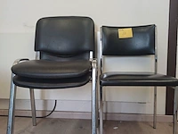 Lot 28 - stoelen. 3 stuks - afbeelding 2 van  3