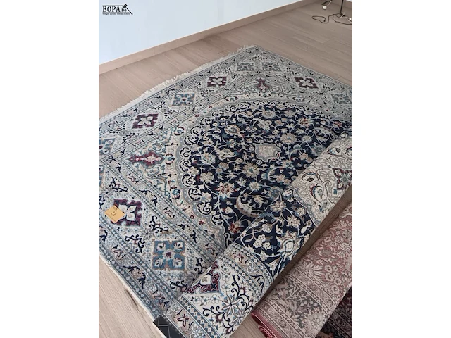 Lot 28 - tapijt - afbeelding 3 van  3