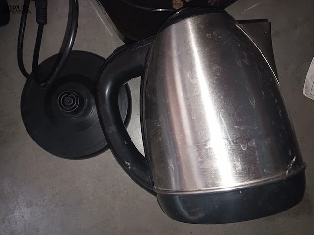 Lot 28 - waterkoker - afbeelding 2 van  2