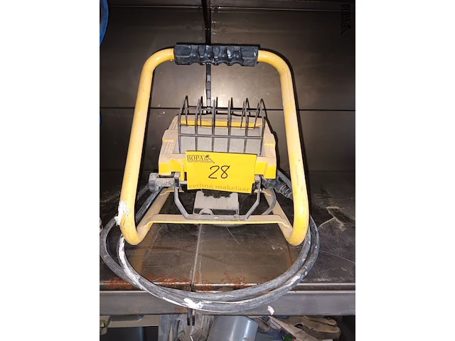 Lot 28 - werflamp profile - afbeelding 1 van  4