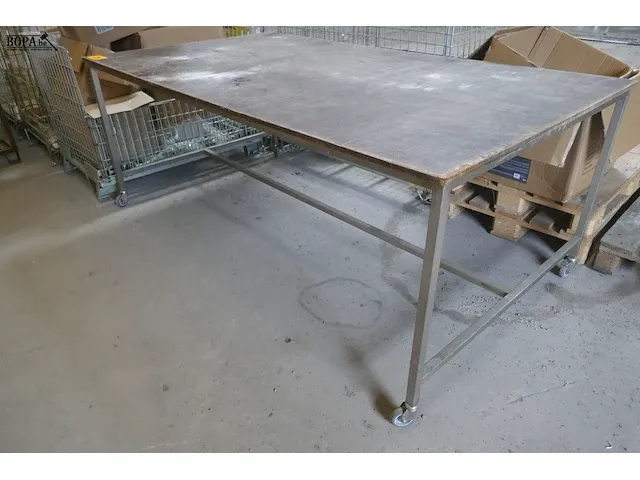 Lot 28 - werktafel - afbeelding 2 van  3