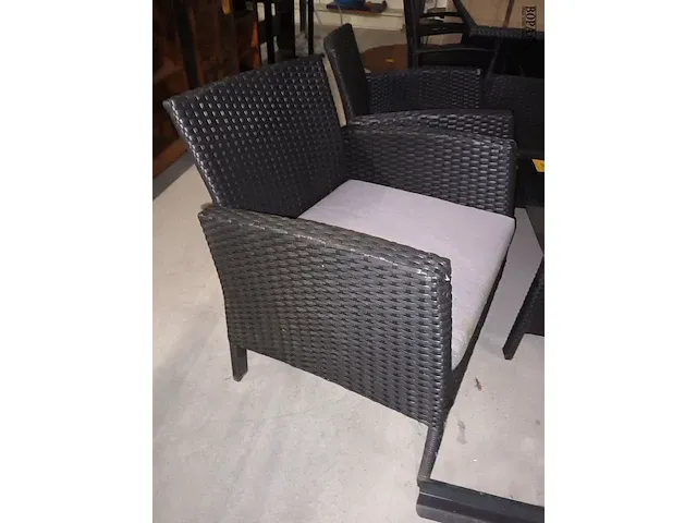 Lot 28 - wicker lounge set - afbeelding 4 van  7