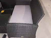 Lot 28 - wicker lounge set - afbeelding 6 van  7