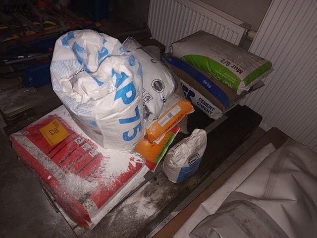 Lot 28 - zakken cement - afbeelding 3 van  3