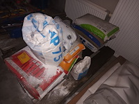 Lot 28 - zakken cement - afbeelding 3 van  3