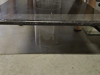 Lot 280 - etalage voetstukken in marmer 50 x 50 cm 2 stuks - afbeelding 2 van  4