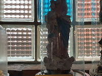 Lot 280 - glazen stolp met mariabeeld - afbeelding 1 van  3