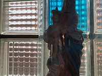 Lot 280 - glazen stolp met mariabeeld - afbeelding 2 van  3