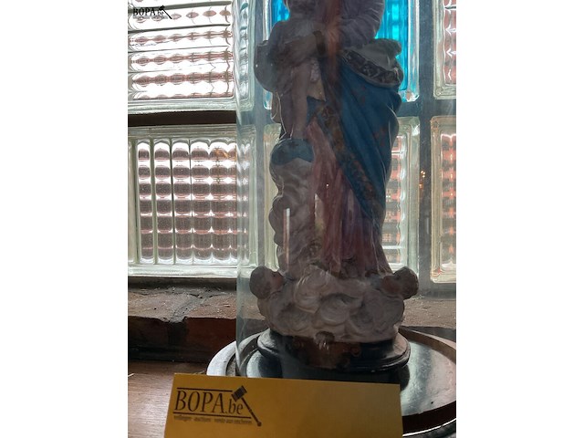 Lot 280 - glazen stolp met mariabeeld - afbeelding 3 van  3