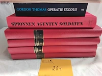 Lot 281 - lot boeken, oorlog, 6 stuks en oude kranten - afbeelding 2 van  3