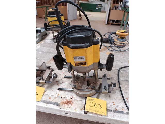 Lot 283 - bovenfrees dewalt - afbeelding 1 van  3