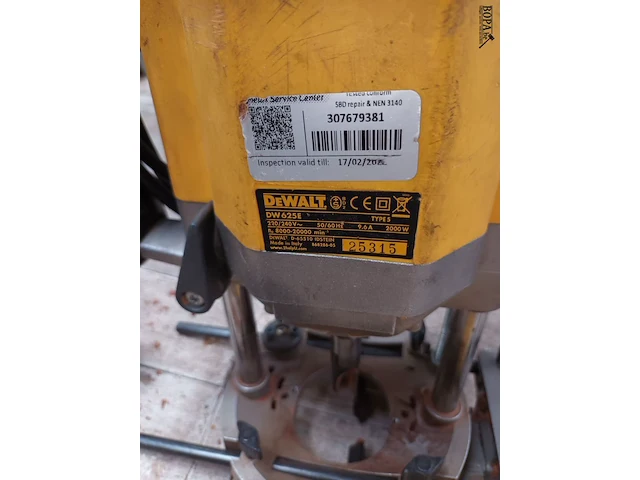 Lot 283 - bovenfrees dewalt - afbeelding 2 van  3