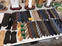 Lot 283 - dassen en handschoenen. 47 stuks - afbeelding 1 van  6