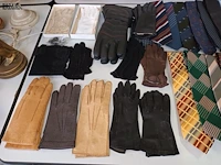 Lot 283 - dassen en handschoenen. 47 stuks - afbeelding 2 van  6