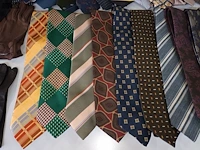 Lot 283 - dassen en handschoenen. 47 stuks - afbeelding 3 van  6