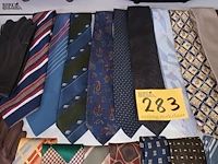 Lot 283 - dassen en handschoenen. 47 stuks - afbeelding 4 van  6