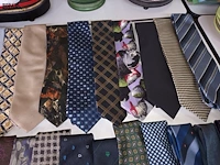 Lot 283 - dassen en handschoenen. 47 stuks - afbeelding 5 van  6