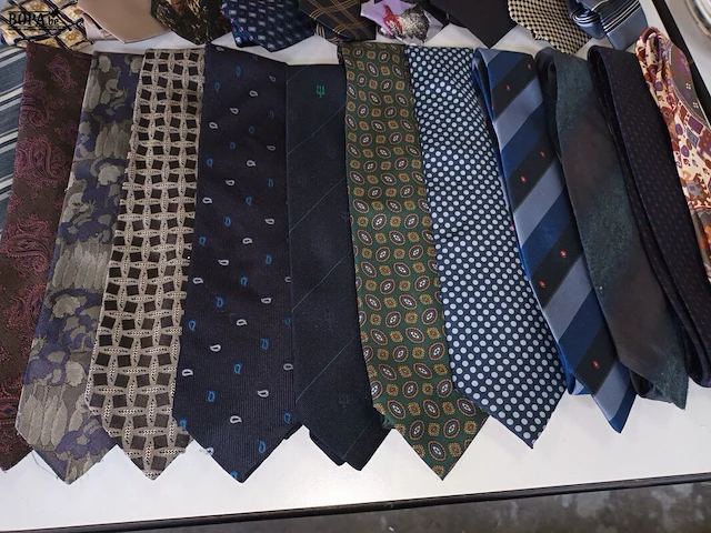 Lot 283 - dassen en handschoenen. 47 stuks - afbeelding 6 van  6