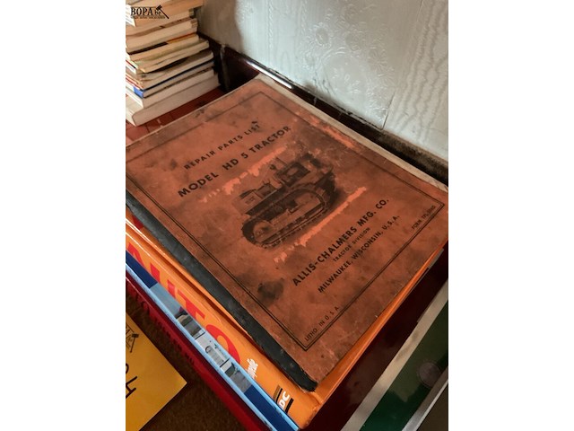 Lot 284 - boeken auto - tractor technisch boek allis-chalmers, 5 stuks - afbeelding 2 van  2