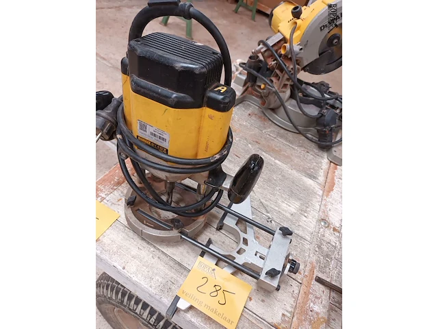 Lot 285 - bovenfrees dewalt - afbeelding 1 van  3