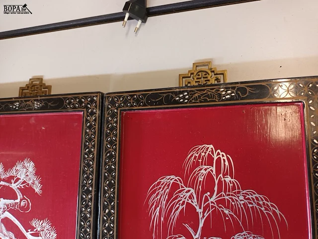 Lot 288 - panelen met parelmoer inleg. 2 stuks - afbeelding 2 van  5