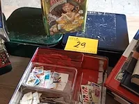 Lot 29 - blikken dozen, boeken en postzegels - afbeelding 3 van  4