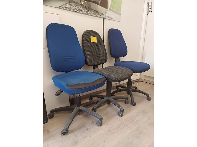 Lot 29 - bureaustoel. 3 stuks - afbeelding 1 van  4
