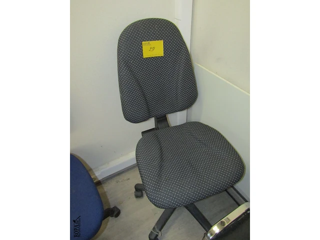 Lot 29 - bureaustoel - afbeelding 1 van  1