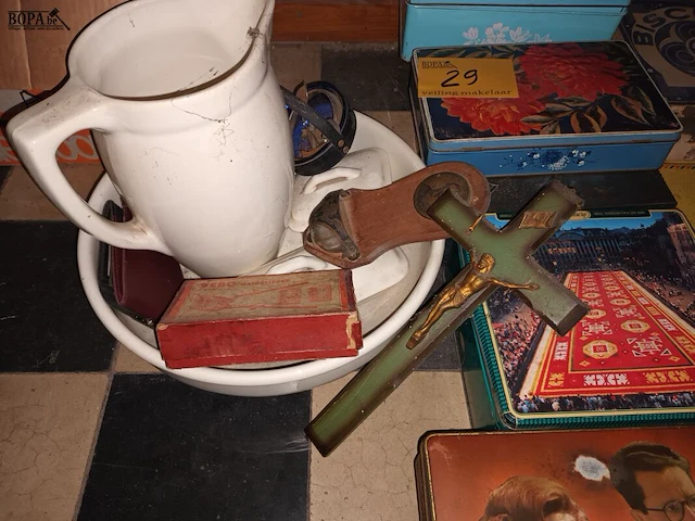 Lot 29 - decoratie en blikken dozen. 18 stuks - afbeelding 2 van  4