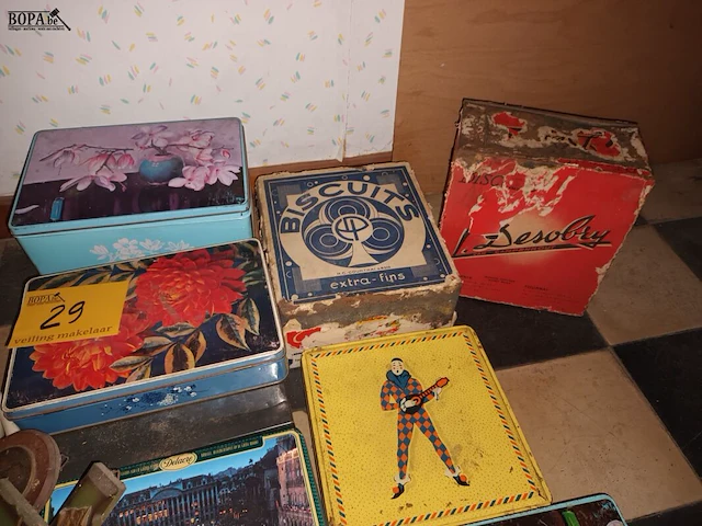 Lot 29 - decoratie en blikken dozen. 18 stuks - afbeelding 3 van  4