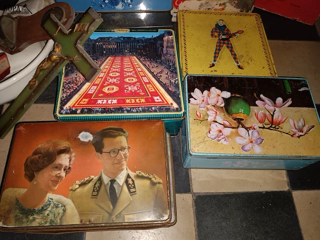 Lot 29 - decoratie en blikken dozen. 18 stuks - afbeelding 4 van  4