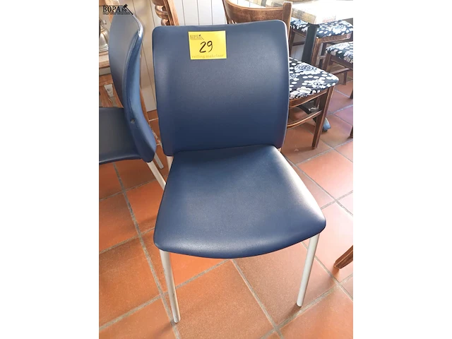 Lot 29 - design stoelen. 8 stuks - afbeelding 1 van  4