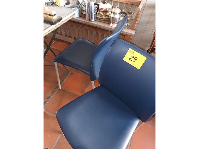 Lot 29 - design stoelen. 8 stuks - afbeelding 2 van  4