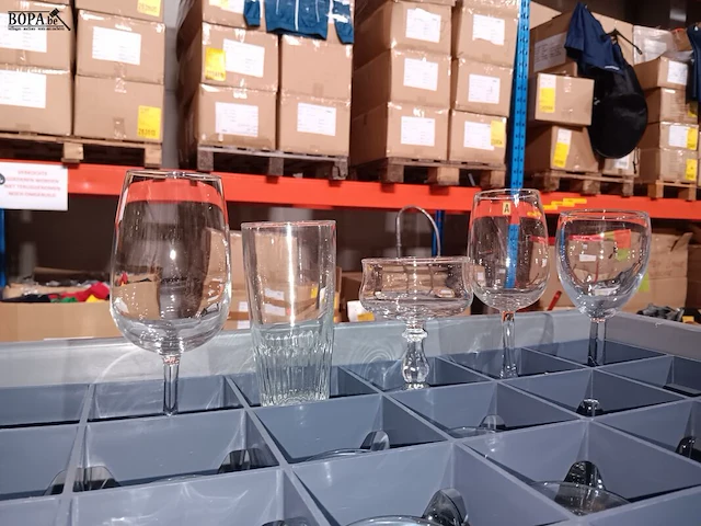 Lot 29 - diverse glazen 160 stuks - afbeelding 1 van  3