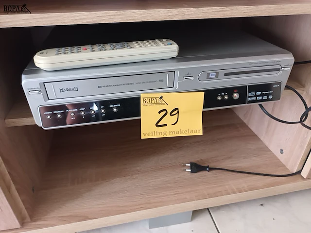 Lot 29 - dvd/video recorder magnum - afbeelding 1 van  3