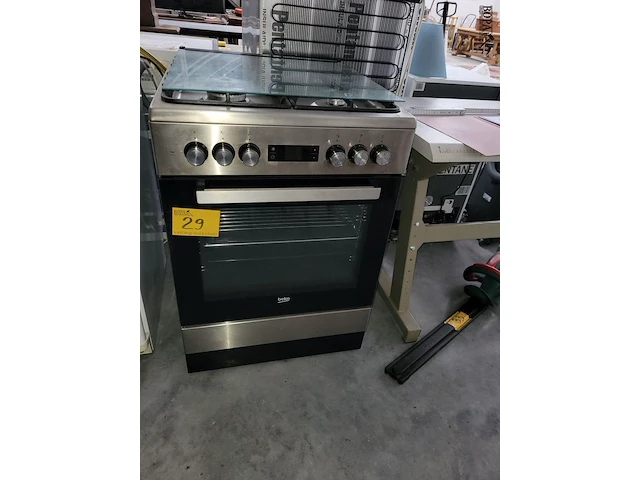 Lot 29 - gasfornuis met electrische oven - afbeelding 3 van  3