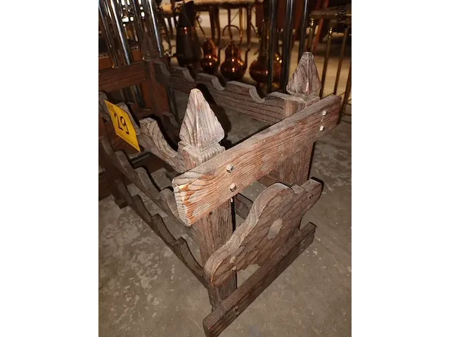 Lot 29 - houten wijnrekje - afbeelding 2 van  3