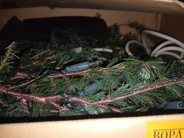 Lot 29 - kerstboom - afbeelding 3 van  3