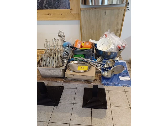 Lot 29 - keukenmaterialen - afbeelding 1 van  5