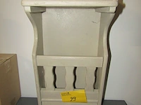 Lot 29 - krantenrekje - afbeelding 1 van  2