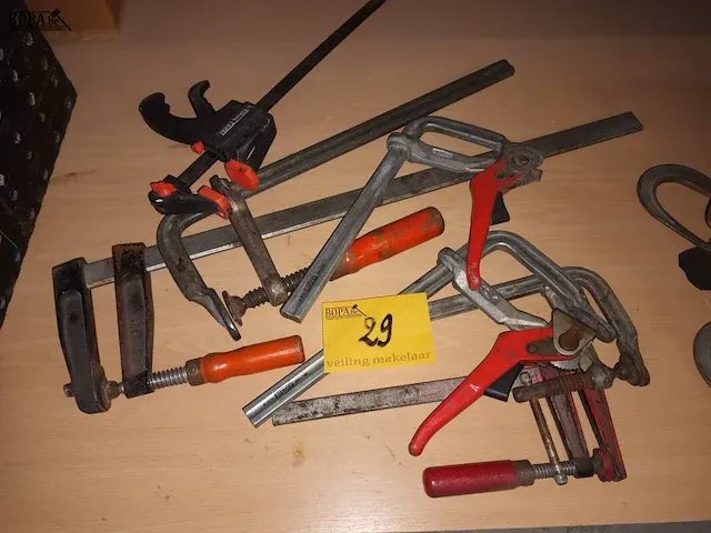 Lot 29 - lijmklemmen. 7 stuks - afbeelding 1 van  3
