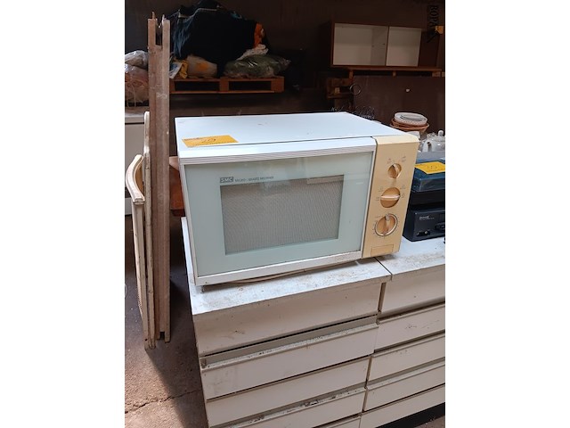 Lot 29 - microgolfoven smc - afbeelding 1 van  4
