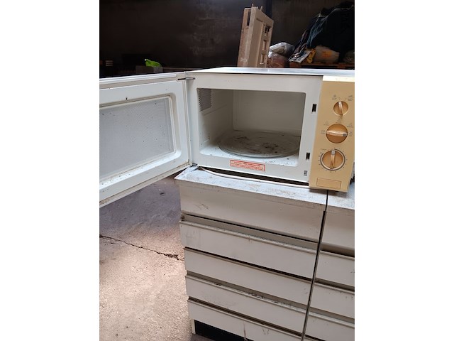 Lot 29 - microgolfoven smc - afbeelding 2 van  4