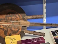 Lot 29 - muziek instrumenten, single en plakboeken - afbeelding 3 van  10