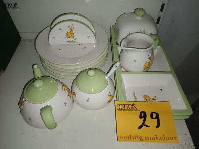 Lot 29 - ontbijtsetje met konijn. 12-delig - afbeelding 1 van  4