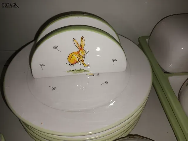 Lot 29 - ontbijtsetje met konijn. 12-delig - afbeelding 2 van  4