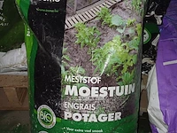 Lot 29 - osmo moestuin meststof en rhododendrongrond - afbeelding 1 van  4