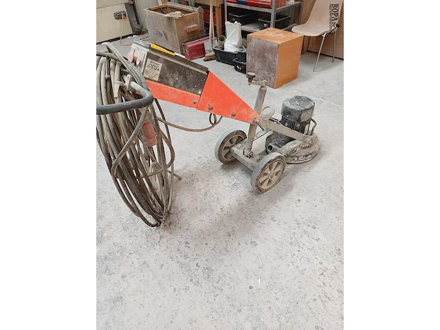 Lot 29 - polijstmachine husqvarna - afbeelding 3 van  6