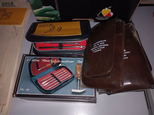 Lot 29 - schroevendraaier sets en kammensets - afbeelding 1 van  5